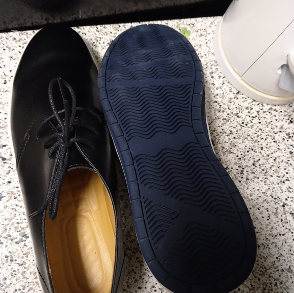 Shoes - Picture 6 of 6